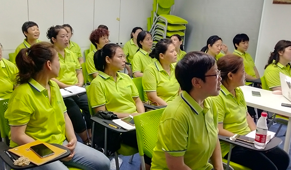 高端保姆服務(wù)就業(yè)前景如何?高端保姆如何做好工作？