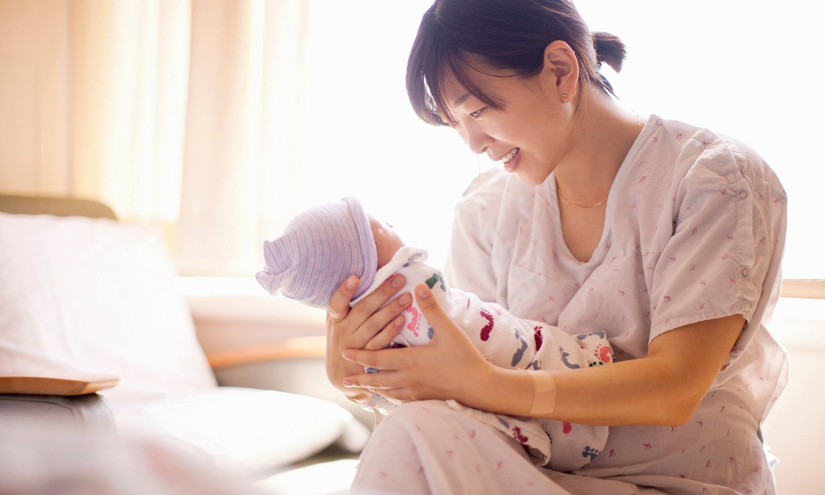 點(diǎn)亮新生兒的健康生活，月嫂的重要性不可忽視?。ㄔ律┖亲o(hù)新生兒成長(zhǎng)）